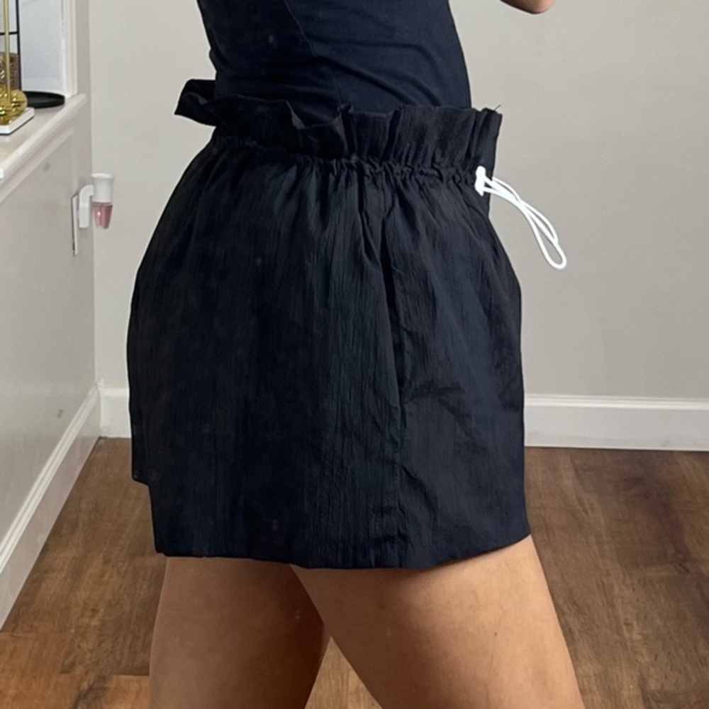 bungee cord black shorts